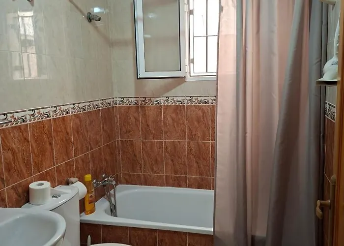 Comfortable 500 Meters From The Sea تورّيفيِخا